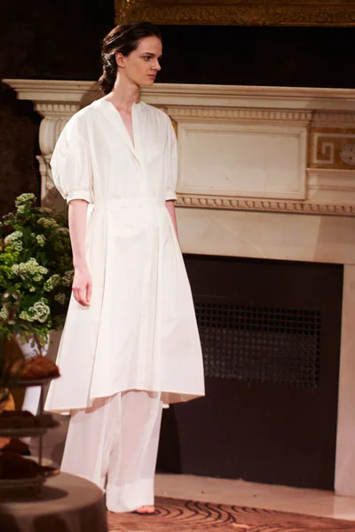 Look 3